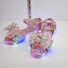 탈렌트클로젯 산본점 @25년 여름신상@ 걸을때마다 반짝반짝 불빛이~~ 편하고 예쁘게신는 여아최애 공주템 하트퀸카LED오픈샌들
