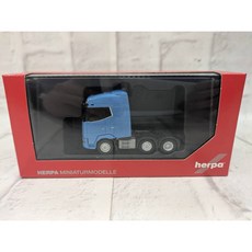Herpa DAF XG 6X2 三軸曳引車 冰雪藍, 1個