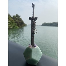 石中劍之天然玉石 骨毒劍拆信刀--石中寶劍象徵鎮妖除魔防小人.辦公室必備(台灣在地文創)