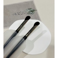 魅女郎 魅女郎紅顏系列147。魅女郎紅顏147指腹鼻影刷斜頭修容刷陰影刷, 1個