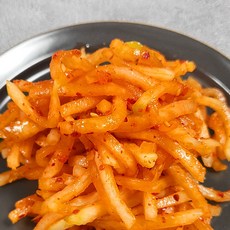 깊고 향긋한 감칠 맛 제주 월동무 무생채 김치, 1개, 1kg