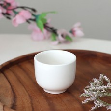 도자기 술잔 소주잔 사케잔 고량주잔 2P 구성 VV 화이트 강화 빼갈잔