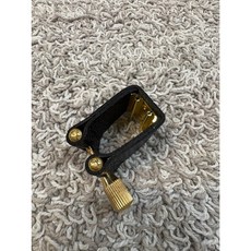 柚子樂器 薩克斯風皮製束圈（人造皮革 金屬雙螺絲 中音/次中音適用）, 1個, 中音皮革-內鍍金金屬