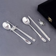 [도도예] H.jin 클레식 거북 부부 은수저 2인세트 플러스 (선물포장) 환갑 회갑 칠순 고희연 팔순 결혼식 돌잔치 손님 단체 선물 답례품 추천, 클래식 거북 부부 은수저 플러스 2인용 x 1세트, 1개