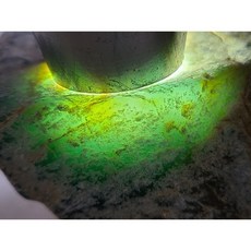 七彩翡翠 瓜地馬拉 危料原石 脫砂發黑 賭石 冰種料 牌子戒面 299克, 1個