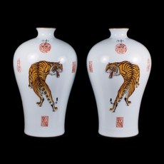 《博古珍藏》清乾隆郎世寧琺瑯彩老虎圖梅瓶一對 早期收藏老件文物 附收藏錦盒