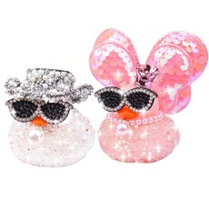 MuMyer 다이아몬드 고무 오리 자동차 장식품 반짝이는 라인스톤 오리 자동차 대시보드 장식 미니 날개 카우보이 모자 목걸이 선글라스 2개 413267, 핑크&화이트