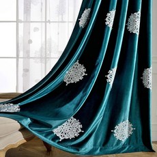 VOGOL 매우 부드러운 벨벳 커튼 길이 243.8cm(96인치) 화이트 플로럴 자수 암막 드레이프 거실용 패널 2개 유럽 스타일 그로밋 창문 트리트먼트 132.1 x 243