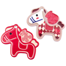 비즈톡 [PB-4-53]아크릴펜던트 2026붉은말의해 복주머니말펜던트 40x35mm 말펜던트 (키링용)