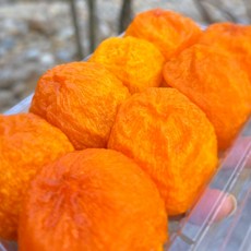 25년 햇감 농장직송)) 홍시처럼 촉촉하고 말랑한 속살 부드러운 (바짝말린X 질김X) 홍시 반건시((홍시반건시) 8개 한팩 (1개당 중량 40~50g ), 12개, 반건시 (50g내외) 갯수