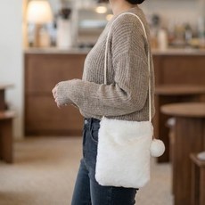 핑크팝 포근한 미니 에코퍼 크로스백 몽글몽글 보들보들 뽀글이가방 퍼가방 인조퍼 페이크퍼털가방 만두백 겨울가방 미니백 미니가방 밍크백 가벼운가방 미니숄더백 크로스백 여성가방 인조퍼