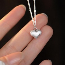 AKIPANDA 여성 러블리 하트 팬던트 실버 물결 체인 목걸이