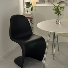 베스트리빙 커브 웨이브 인테리어 카페 식탁의자/팬톤스타일 플라스틱의자/인테리어 체어/물결모양 4colors, 1개, 블랙