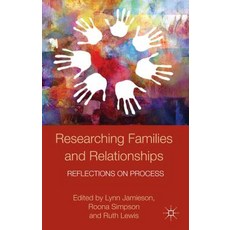 Researching Families and Relationships: Reflections on Process Paperback, Palgrave MacMillan