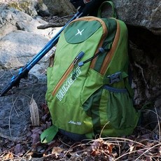 HUMONT 紫丁香色登山用小型背包 18L 附防雨罩, 綠色