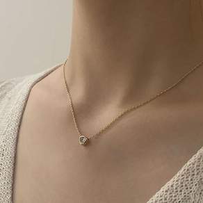 비라인주얼리 Edge triangle necklace