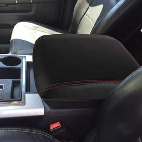 CEBAT 센터 콘솔 암레스트 박스 커버 긁힘 방지 가죽 자동차 중앙 보호 패드 실내 장식 액세서리 Dodge Charger 2011-2023 및 Chrysler 300