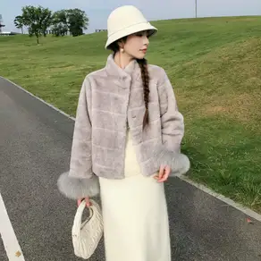 Stacofiya 여성 에코퍼 하이넥 숏 자켓 퍼커프 디테일 겨울 아우터