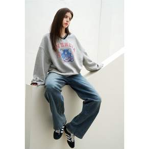 V-neck Even Cat Sporty Sweatshirt