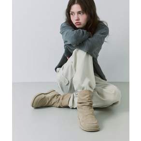 ROMANTIC MOVE WOMAN [류혜영 X 로맨틱무브 우먼] 처비 슬라우치 부츠 (와이드 ver) - 베이지 / R26W302 154344