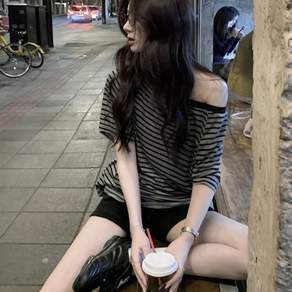 라라홀리 여리핏 스트라이프 사선 오프숄더 반팔 티셔츠