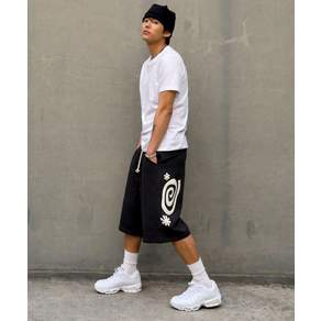 아모우 MOLLY One Tuck Bermuda Pants Black