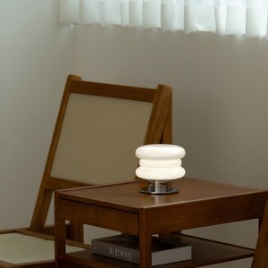 헤이루미 LED 오르비아 테이블 램프, 마카롱 화이트