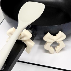 주앤지 실리콘 조리도구 거치형 리본 디자인 주방 오염방지 거치대, 2개, 아이보리