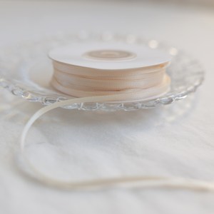 엘블랑꼬 얇은 공단 리본끈 3mm 리본공예 얇은끈 끈포장 리본포장, 아이보리