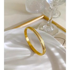 18K 골드 모던 트랜드 스크럽 팔찌 여성