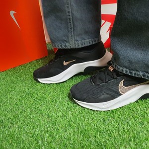 나이키 레전드 에센셜3 트레이닝 발편한 런닝화 여성 운동화