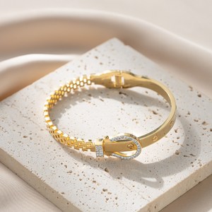 18K 골드 모던 트랜드 C자 큐빅 팔찌