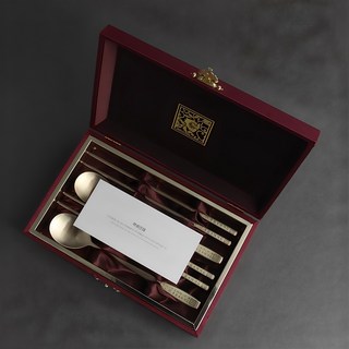 인스푼 훈민정음 수저세트, 골드, 숟가락(2P) + 젓가락(2P) + 고급실크케이스 + 품질보증서 + 쇼핑백, 1세트