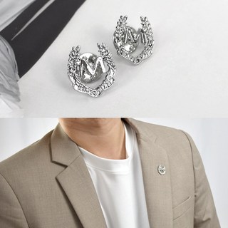 西裝別針 M字徽章胸針 NCD17 時尚西服配飾 精緻水鑽胸章 男士商務禮品