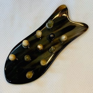 黑牛角按摩梳－全身穴道按摩刮痧板，天然牛角材質，輕巧便攜，舒緩疲勞, 黑