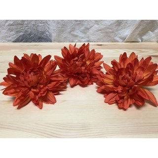 原住民材料 / 菊花 / 人造花 / 花環材料 / 頭飾材料 / 塑膠菊花 / 卑南族 / 排灣族 / 魯凱族, 橘色