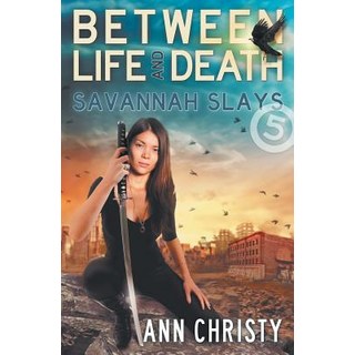 (英文圖書)Between Life and Death: Savannah Slays 平裝版, Independently Published, 英文