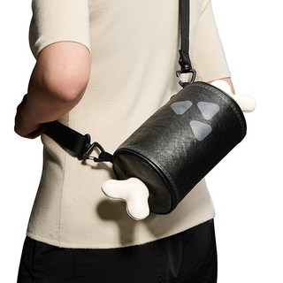 Tomtoc x 魔物獵人 崛起 破曉 荒野 聯名款 烤焦的肉造型斜肩包 單肩包 收納包, 黑色