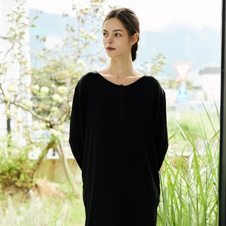 TERAWOOD 女款蜜桃絨Hug圓領長袖連身睡衣