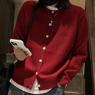 MEICHEL 女款圓領貓咪刺繡鈕扣開襟衫 04894