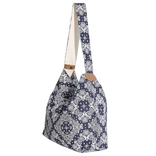 쏘차밍 페이즐리 어저스트 숄더백