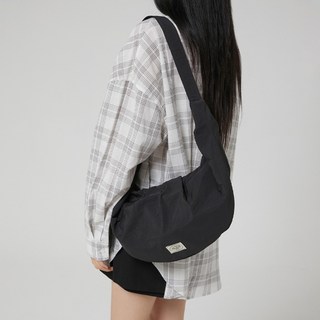 Lap 女款輕量Hobo斜揹包 AR7AB848, BLACK