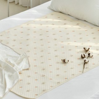 AGAZZANG 嬰幼兒防滑純棉防水墊 S號 兔子胡蘿蔔款 1入