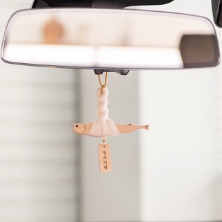 마켓유니버스 차량용 액막이 명태 룸미러걸이형, 무사기원메이플원목, 1개