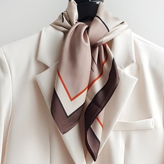 varvisu 小巧手繪簡約方形圍巾