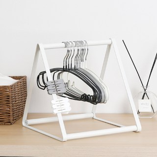 HOMENHOUSE 伸縮式鐵製三角衣架整理架, 單一顏色, 1個