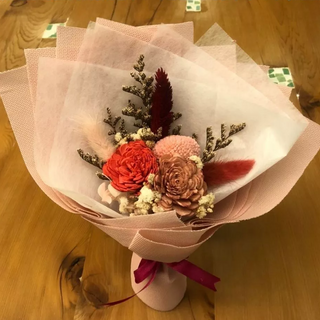 A-ONE 匯旺 紅焦糖索拉玫瑰花粉色大球花繡球花永生花束 乾燥花束 P款 (花束含包裝紙尺寸：約 25 x 25 公分), AE-FBQ16