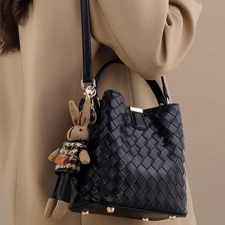 Chichills Golden Rabbit 鑰匙圈編織水桶斜揹包 11787, 黑色