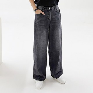 男款淺刷色寬版日常牛仔褲