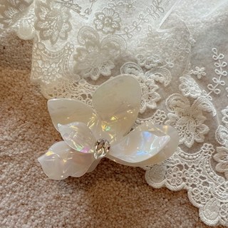 비비뮤아 오로라 아크릴 플라워나비 집게핀 HR1338